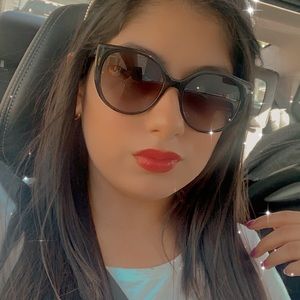 Meet your Posher, Nora